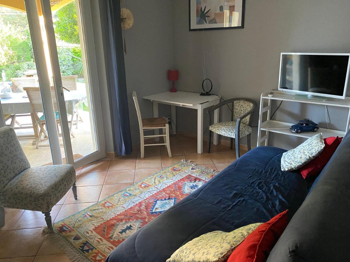 Studio Bord De Piscine Sérignan-du-Comtat Exteriér fotografie